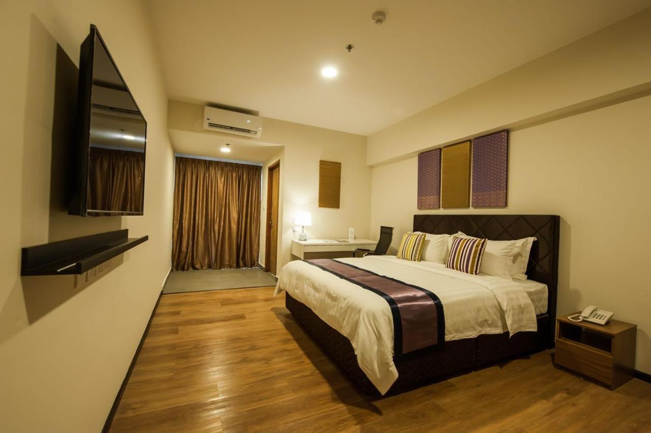 Aman Hills Hotel Kampong Timbunan Экстерьер фото